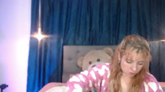 Snapshot of sarah_lovesu chatting on October 24, 2025, 6:04 pm sarah lovesu online show from October 24, 2025, 6:04 pm