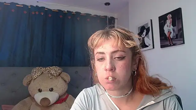 Snapshot of sarah_lovesu chatting on October 27, 2025, 9:19 pm sarah lovesu online show from October 27, 2025, 9:19 pm