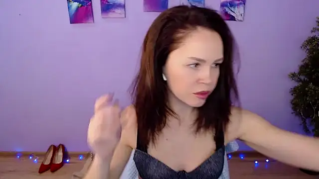 Snapshot of VickyGolden chatting on March 5, 2025, 8:10 am VickyGolden online show from March 5, 2025, 8:10 am