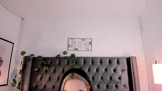 Kim Blane online show from December 30, 2024, 3:47 am