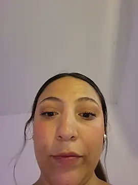 Snapshot of VickyHoult chatting on October 14, 2025, 8:42 pm VickyHoult online show from October 14, 2025, 8:42 pm