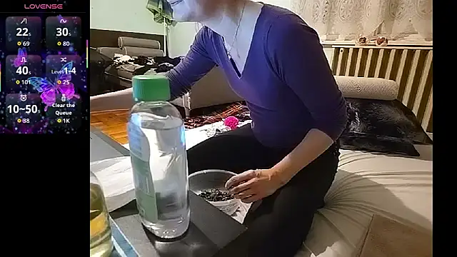 Analimado18 online show from October 27, 2025, 4:55 pm