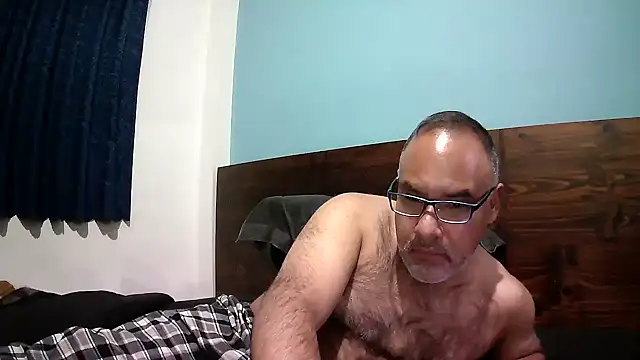 Snapshot of PhillDrake11 chatting on January 7, 2026, 1:41 am PhillDrake11 online show from January 7, 2026, 1:41 am