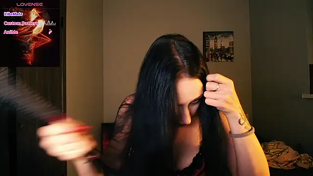 Snapshot of AliceTurnOn chatting on November 2, 2025, 10:45 pm AliceTurnOn online show from November 2, 2025, 10:45 pm