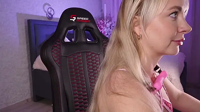 Snapshot of Kitty_Ricky chatting on December 1, 2025, 9:03 am Kitty Ricky online show from December 1, 2025, 9:03 am