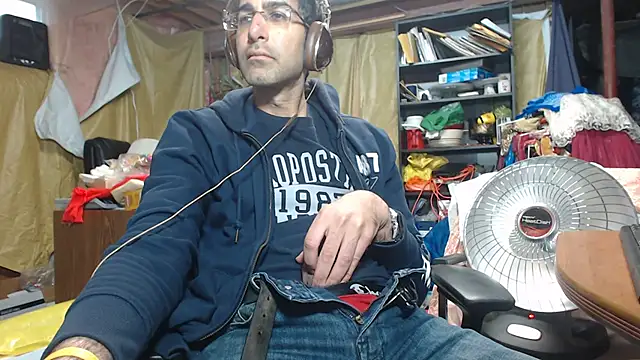 Gsmile1 online show from December 18, 2024, 4:49 pm