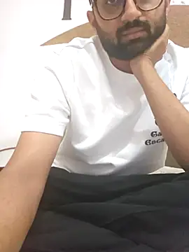 Snapshot of love4shownude chatting on March 15, 2026, 5:19 pm love4shownude online show from March 15, 2026, 5:19 pm