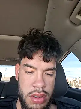 modelo38528061 online show from April 9, 2026, 11:10 pm