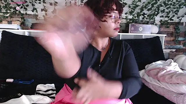 Snapshot of -khayaparker chatting on December 20, 2024, 4:46 pm -khayaparker online show from December 20, 2024, 4:46 pm