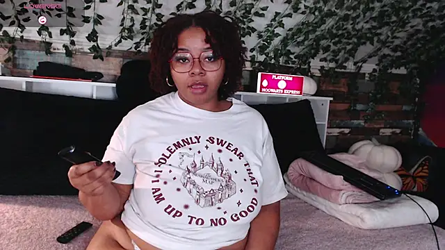 Snapshot of -khayaparker chatting on December 22, 2024, 11:11 am -khayaparker online show from December 22, 2024, 11:11 am