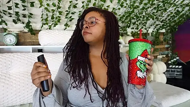 Snapshot of -khayaparker chatting on March 1, 2025, 9:29 am -khayaparker online show from March 1, 2025, 9:29 am