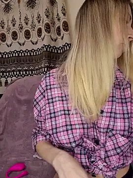 MissisMilk online show from January 28, 2025, 8:47 pm