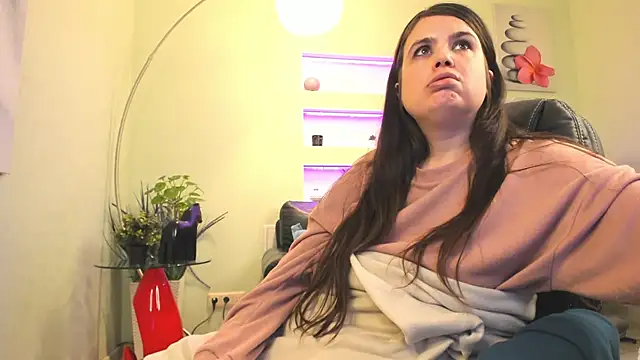 Snapshot of BattyMoll chatting on December 12, 2024, 6:21 pm BattyMoll online show from December 12, 2024, 6:21 pm