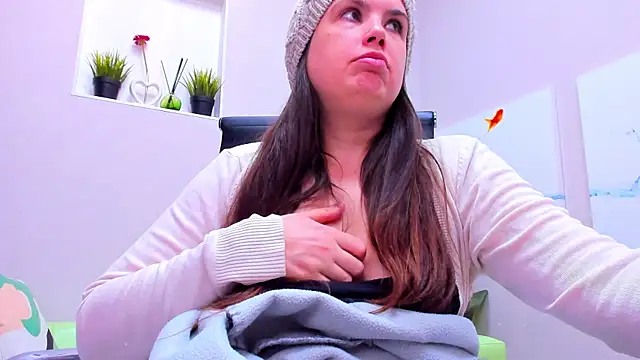 Snapshot of BattyMoll chatting on December 16, 2024, 6:49 pm BattyMoll online show from December 16, 2024, 6:49 pm