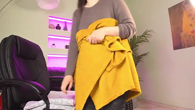 Snapshot of BattyMoll chatting on February 10, 2025, 2:41 am BattyMoll online show from February 10, 2025, 2:41 am