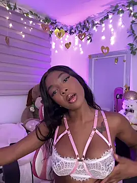 Snapshot of Vane_Rossee chatting on February 6, 2026, 11:30 pm Vane Rossee online show from February 6, 2026, 11:30 pm