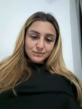 Snapshot of NicolePlay chatting on April 17, 2026, 8:01 pm NicolePlay online show from April 17, 2026, 8:01 pm