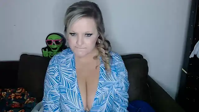 Snapshot of BigTitBarbie68 chatting on October 19, 2025, 4:51 pm BigTitBarbie68 online show from October 19, 2025, 4:51 pm