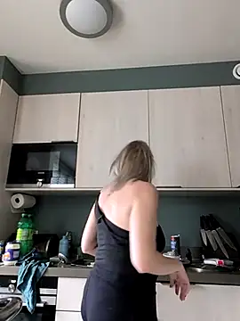 NaomiAndFriends online show from November 30, 2025, 12:53 pm