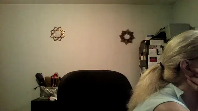 XTRAHORNYONE online show from October 17, 2025, 7:27 pm