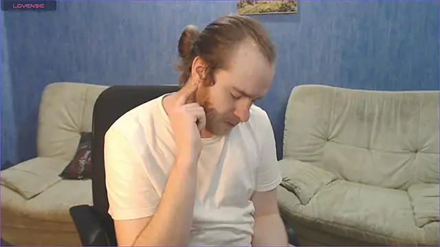 Touch me more please online show from November 25, 2025, 1:55 pm