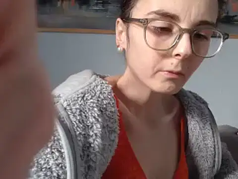 cleophee online show from February 15, 2025, 10:33 am