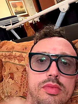 minga1995 online show from December 19, 2025, 9:44 pm