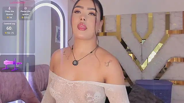 Snapshot of sophy_champagne chatting on March 12, 2026, 12:06 am sophy champagne online show from March 12, 2026, 12:06 am