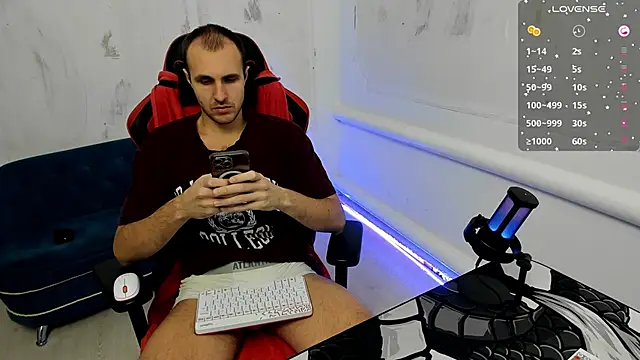 Snapshot of Raamoss chatting on December 7, 2024, 9:44 pm Raamoss online show from December 7, 2024, 9:44 pm