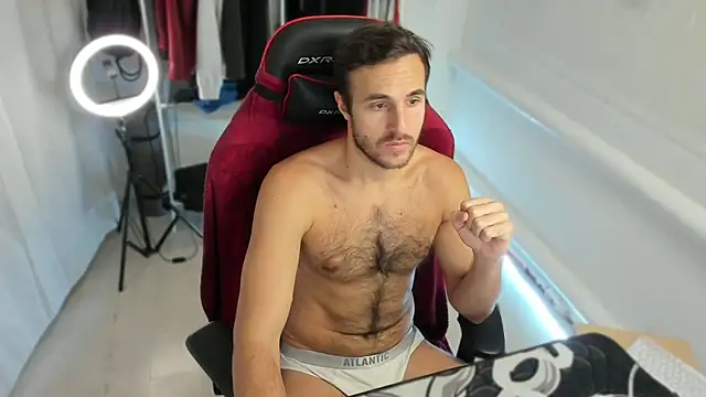 Snapshot of Raamoss chatting on October 10, 2025, 12:37 pm Raamoss online show from October 10, 2025, 12:37 pm