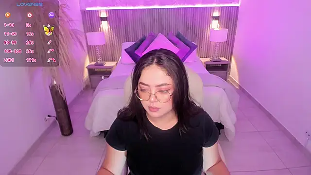 Snapshot of emmy_walker chatting on October 20, 2025, 10:59 am emmy walker online show from October 20, 2025, 10:59 am