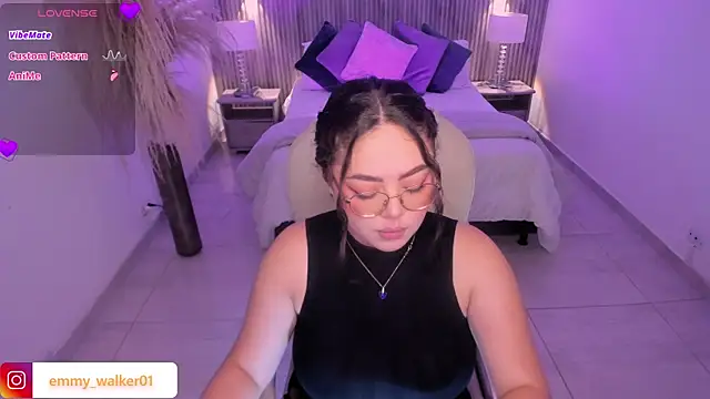 Snapshot of emmy_walker chatting on November 5, 2025, 11:10 am emmy walker online show from November 5, 2025, 11:10 am