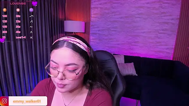 Snapshot of emmy_walker chatting on November 11, 2025, 11:10 am emmy walker online show from November 11, 2025, 11:10 am