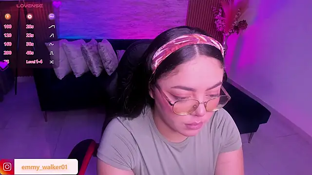 Snapshot of emmy_walker chatting on November 14, 2025, 11:09 am emmy walker online show from November 14, 2025, 11:09 am