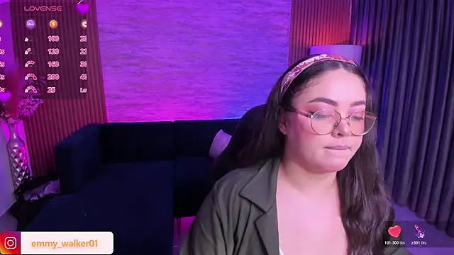 Snapshot of emmy_walker chatting on November 17, 2025, 11:05 am emmy walker online show from November 17, 2025, 11:05 am