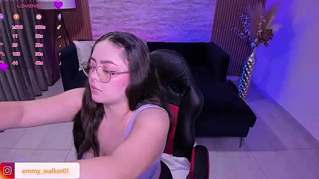 Snapshot of emmy_walker chatting on December 1, 2025, 11:04 am emmy walker online show from December 1, 2025, 11:04 am