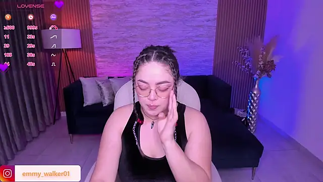 Snapshot of emmy_walker chatting on December 2, 2025, 11:04 am emmy walker online show from December 2, 2025, 11:04 am