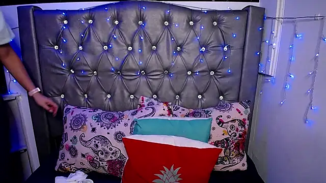 LAILAGUMMY online show from February 13, 2025, 11:39 am