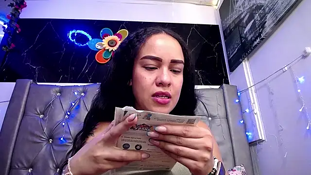 LAILAGUMMY online show from February 19, 2025, 2:34 pm