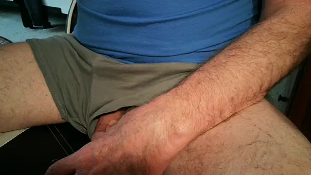 Snapshot of usdirtymikee9 chatting on February 23, 2025, 6:01 pm usdirtymikee9 online show from February 23, 2025, 6:01 pm