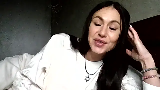 JulianaGold1 online show from December 19, 2025, 8:38 pm