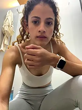 Snapshot of alana15 chatting on October 19, 2025, 1:45 pm alana15 online show from October 19, 2025, 1:45 pm