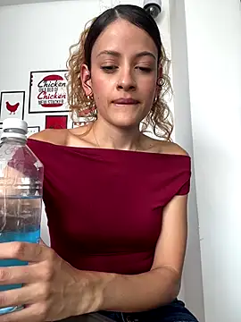 Snapshot of alana15 chatting on October 21, 2025, 8:20 pm alana15 online show from October 21, 2025, 8:20 pm