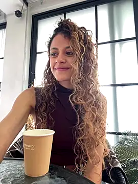 Snapshot of alana15 chatting on November 17, 2025, 8:25 pm alana15 online show from November 17, 2025, 8:25 pm