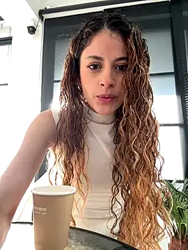 Snapshot of alana15 chatting on November 22, 2025, 9:25 pm alana15 online show from November 22, 2025, 9:25 pm