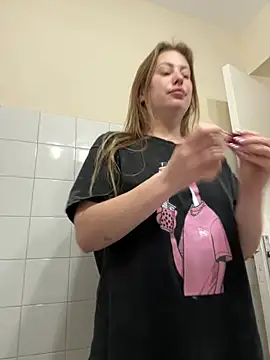 AlisaWhite online show from March 18, 2026, 2:42 pm