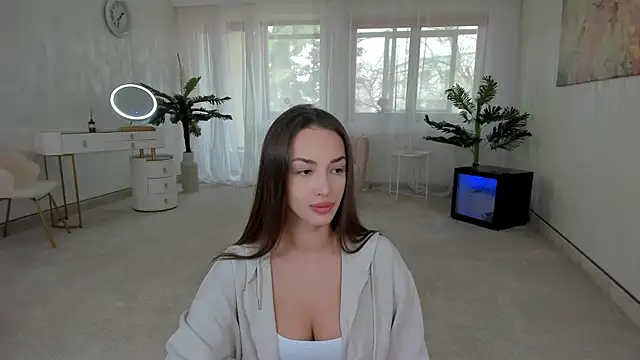 TiffanyHouston  online show from January 12, 2025, 8:25 am