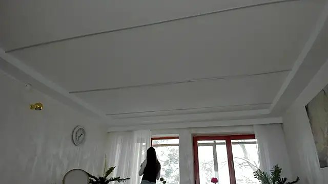 TiffanyHouston  online show from February 17, 2025, 6:42 am