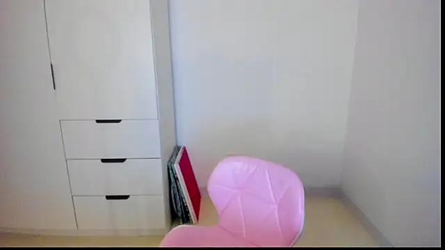 Snapshot of MiaStripDance chatting on February 14, 2026, 5:21 pm MiaStripDance online show from February 14, 2026, 5:21 pm