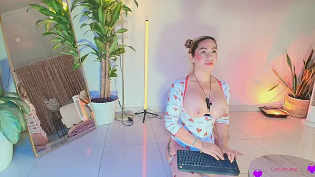Snapshot of erotik_lady chatting on March 20, 2026, 3:00 am erotik lady online show from March 20, 2026, 3:00 am